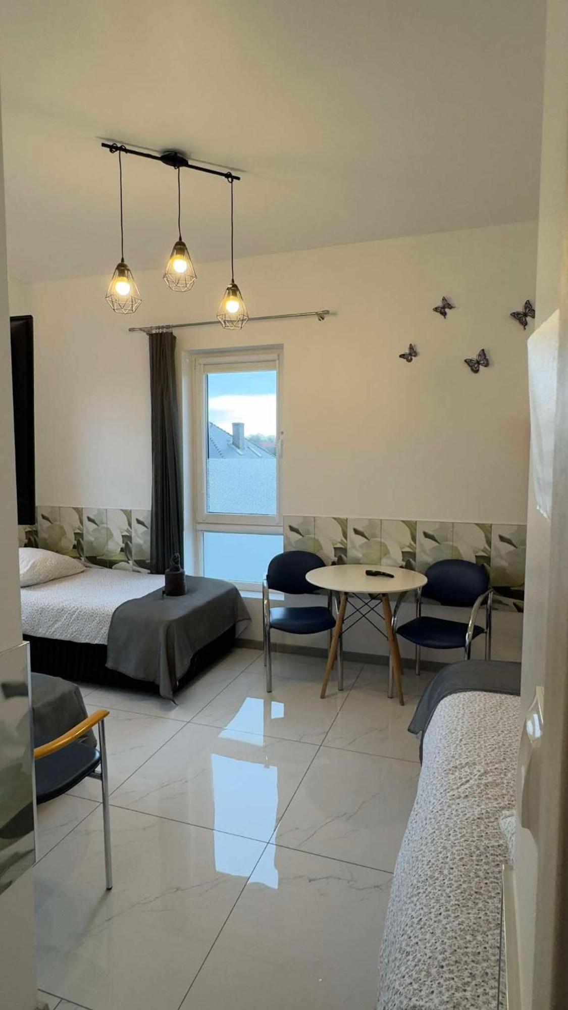 Azyl Hotel